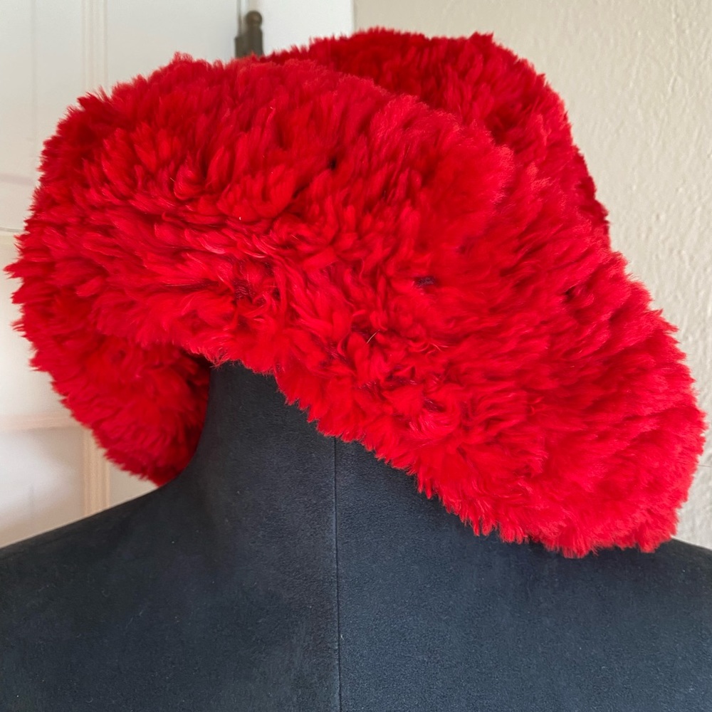 Red Knitted Sheared Beaver Scarf and Bucket Hat - Picture 4 of 8
